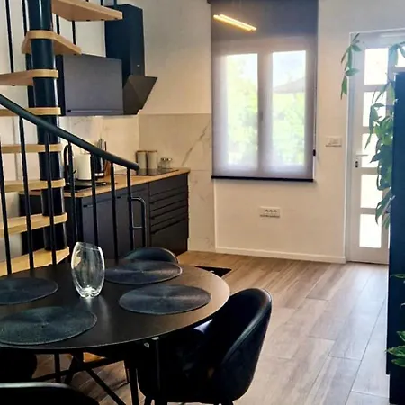 Leo - Free Parking 오파티아