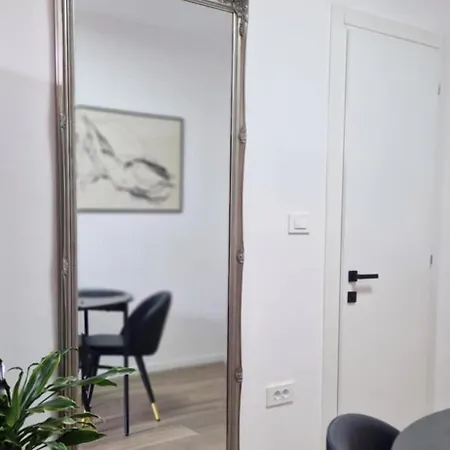 Leo - Free Parking * 오파티아