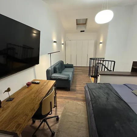 Leo - Free Parking *