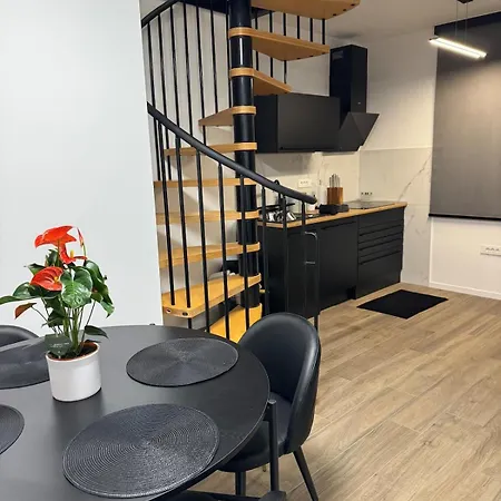 Leo - Free Parking *