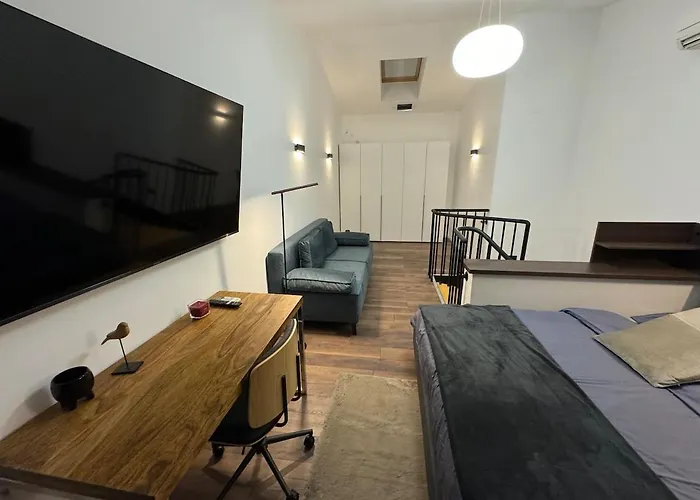 Leo - Free Parking *