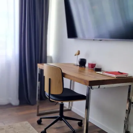 Leo - Free Parking * 奥帕提亚