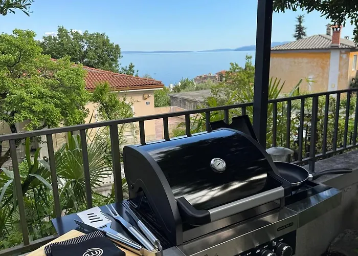 Leo - Free Parking *