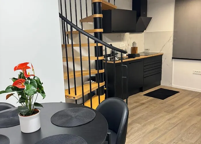 Leo - Free Parking *