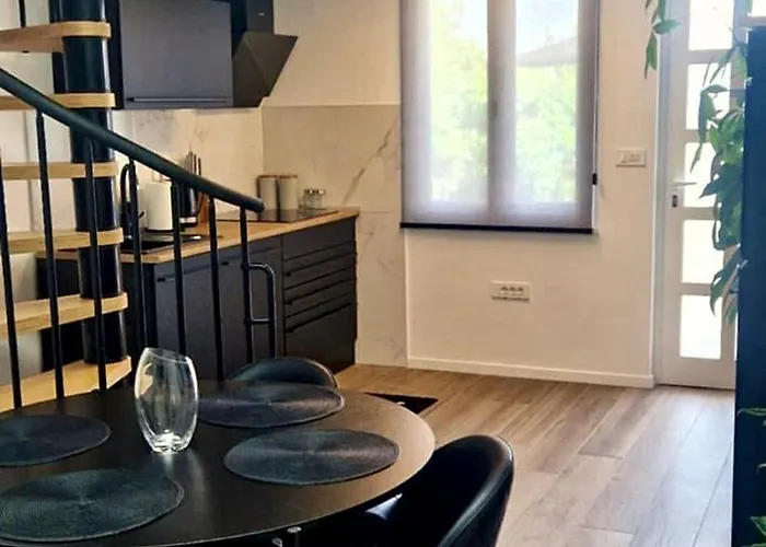 Leo - Free Parking أوباتيا