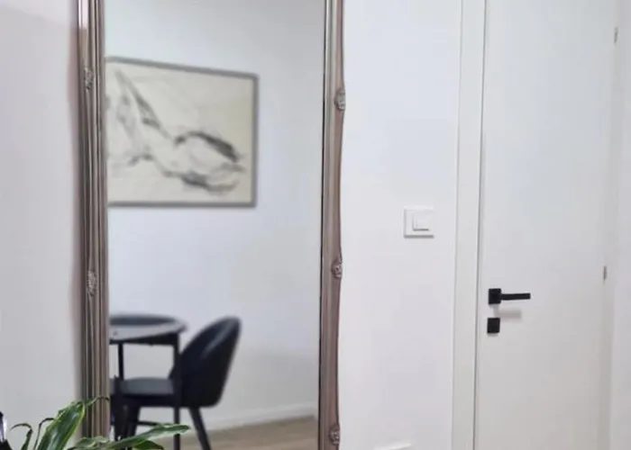 Leo - Free Parking * أوباتيا